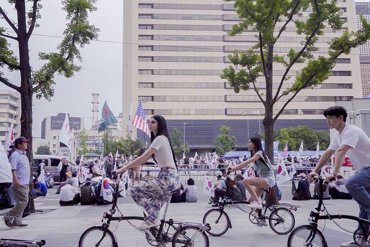 Half-Day Bike Tour in Seoul with Food Tasting image