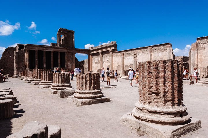 Tour of Pompeii image