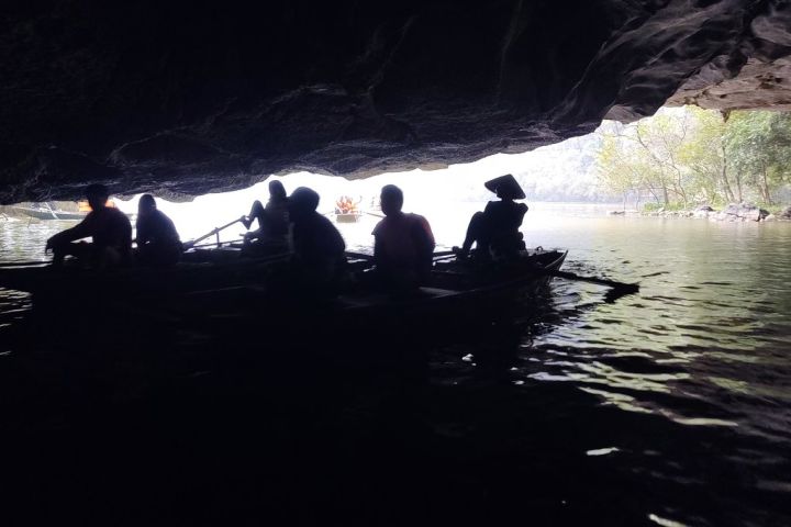 Tam Coc Boat Trip & Mua Cave Amazing View 1 Day Small Group Tour image