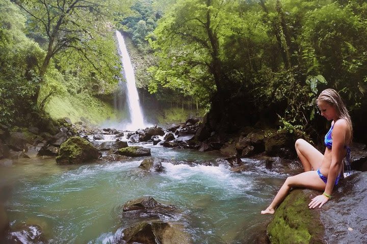 Full day Arenal Volcano, La Fortuna Waterfall and Hotsprings image