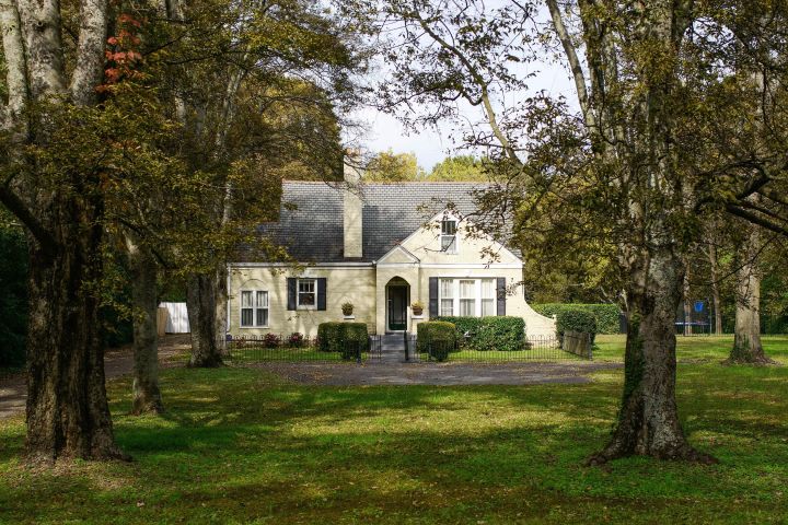 Nashville Celebrity Homes Bus Tour image