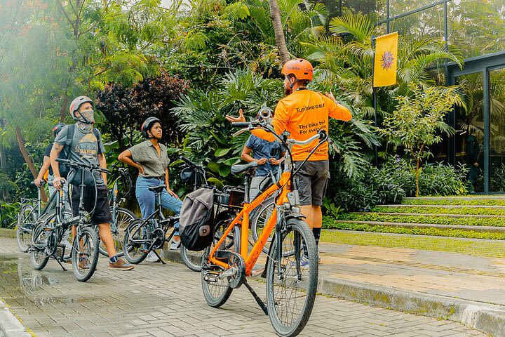 E-bike to a full downtown ride with coffee and fruit  image