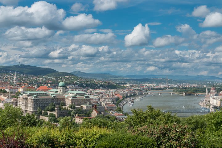 4 hours long private minivan tour in Budapest image