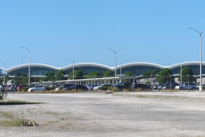 Nassau Airport to Palm Cay - transportation in style image