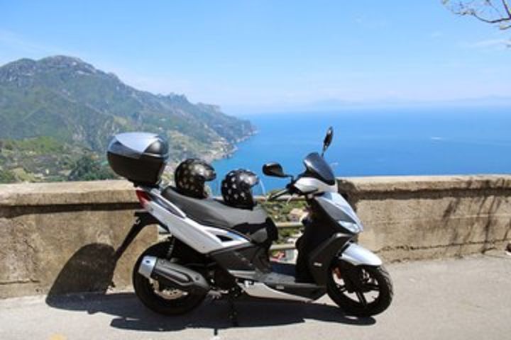 Scooter rental on the Amalfi Coast image