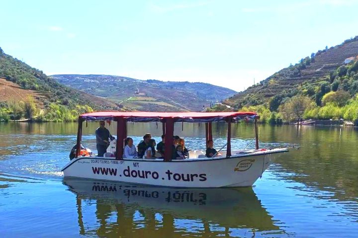 Boat Trip in Pinhão image