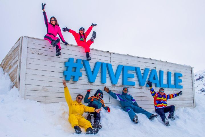 Valle Nevado Ski Adventure image