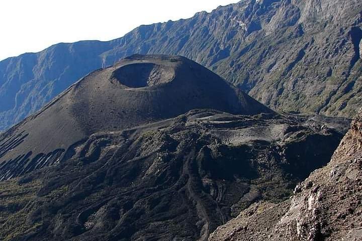 4 Days Mount Meru Trek image