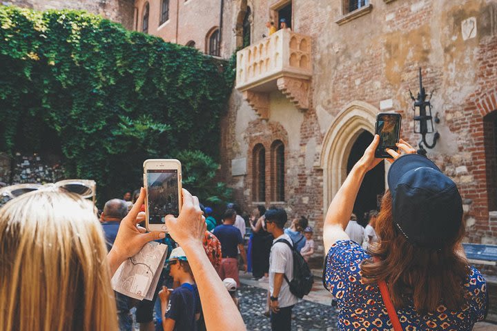 Best of Verona Walking Tour with Arena priority entrance image