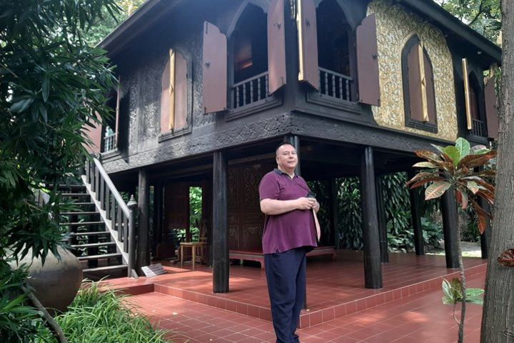 Private Tour: Jim Thompson House & SuanPakkad Palace Museum Tour image