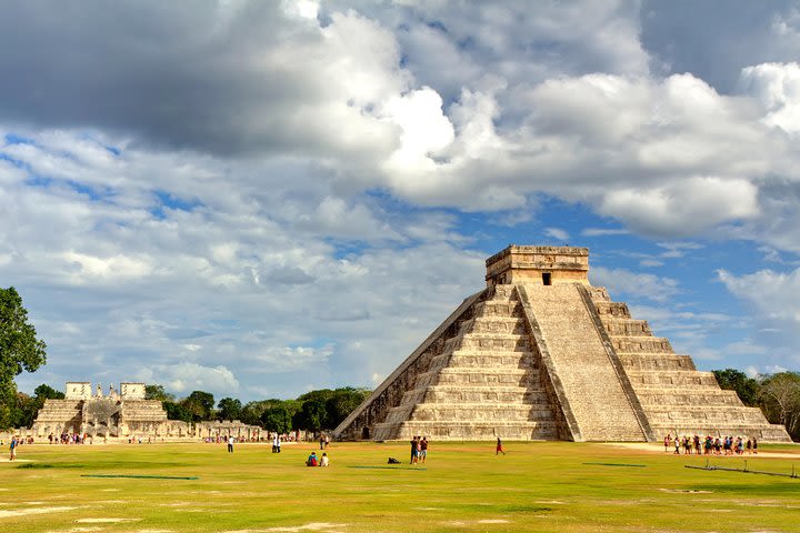 Private Tour to Chichen Itza, Valladolid and Ik Kil Cenote with Lunch image