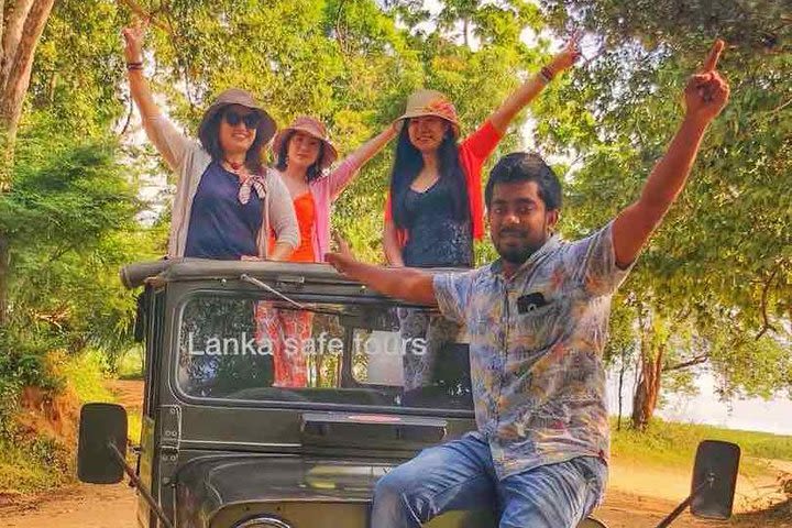 sri lanka Holiday Round tour 13-Days with driver, vehicle and H/B accommodations image