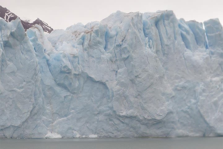 Excursion to the Perito Moreno Glacier, with guide and transfer to / from the hotel image