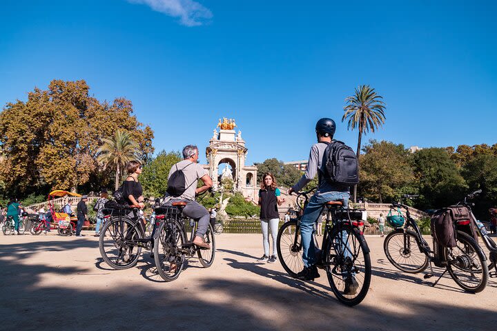 Barcelona Sightseeing Bike Tour image