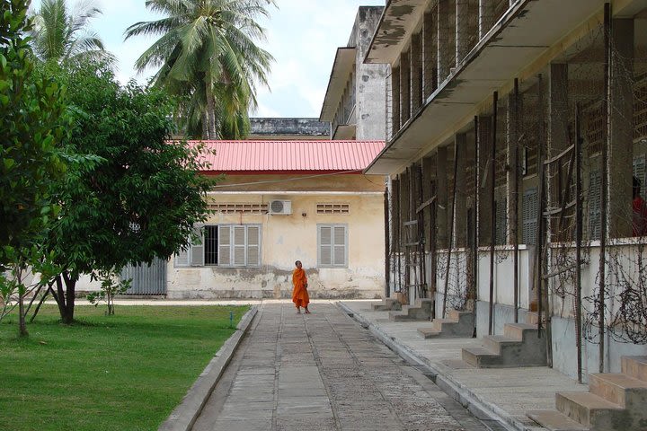 Historical Phnom Penh Small-Group Tour, including Genocide Museum and Killing Fields image