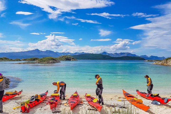 From Tromsø: Full-Day Tour to Sommarøy incl. Kayaking " Lunch image