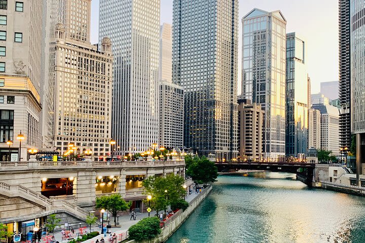 Chicago River Architecture Walking Tour image