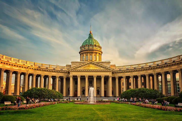 Elegant St.Petersburg in 2 -days private tour image