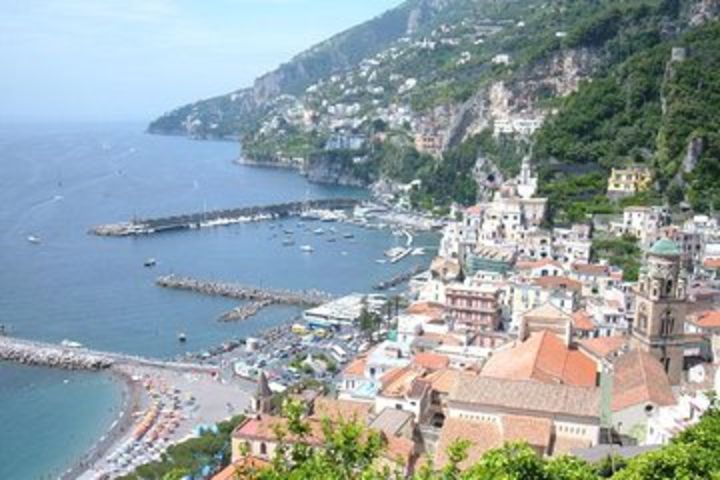 Private day tour on the Amalfi Coast - 4 to 6 pax image