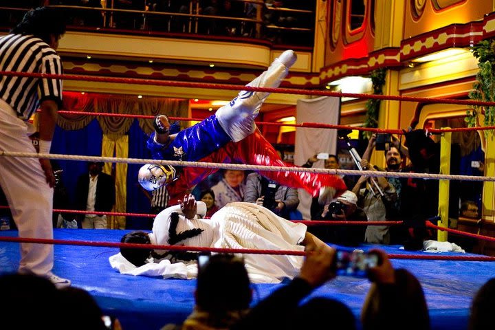 Cholitas Wrestling/Cholitas Luchadoras image