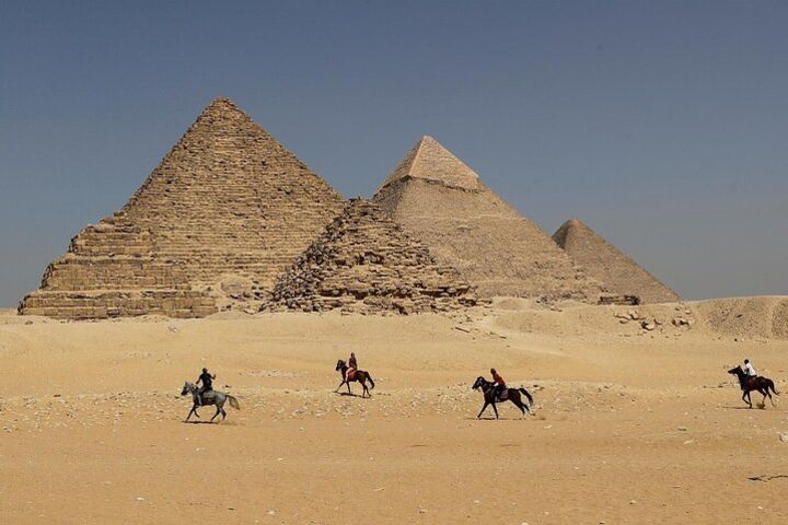 2 Hour Camel or Horse Riding around the Pyramids image