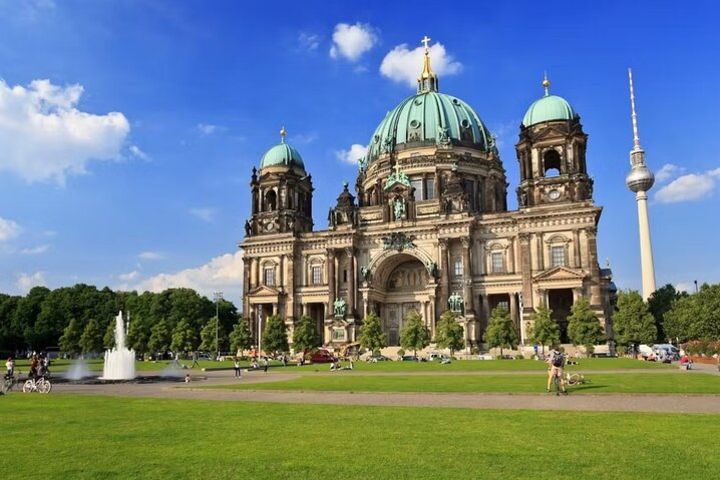 Berlin Historic Sights Guided Tour with Museum Island Pass image