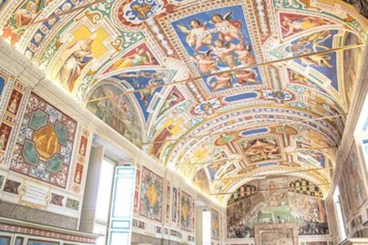 Wheelchair Accessible Vatican Tour with Skip the Line Tickets & Sistine Chapel image