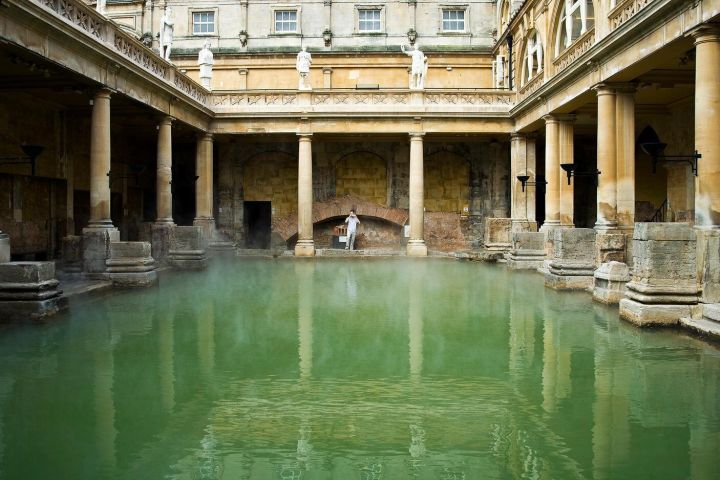 Roman Baths and Bath City Walking Tour image