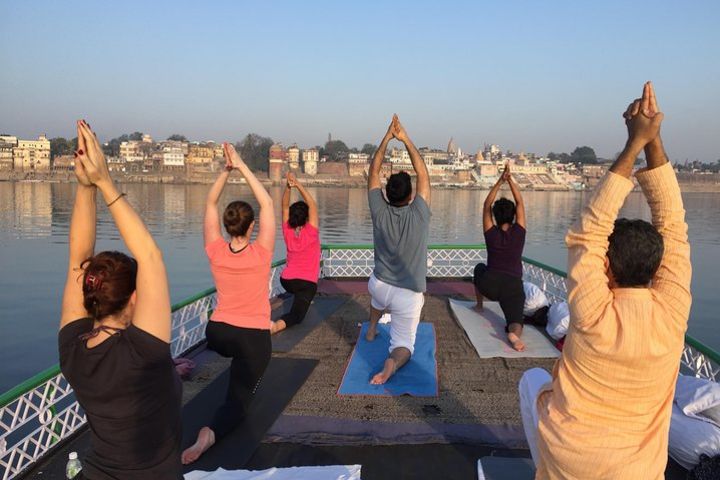 Morning tour with Boat ride, Ganga aarti, classical dance and Yoga session image