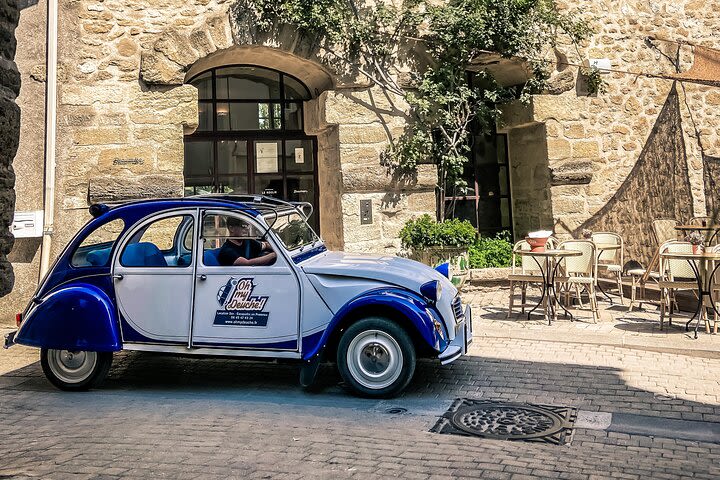 The most beautiful villages of the Luberon in 2cv; Lourmarin, Gordes, Ansouis ... image