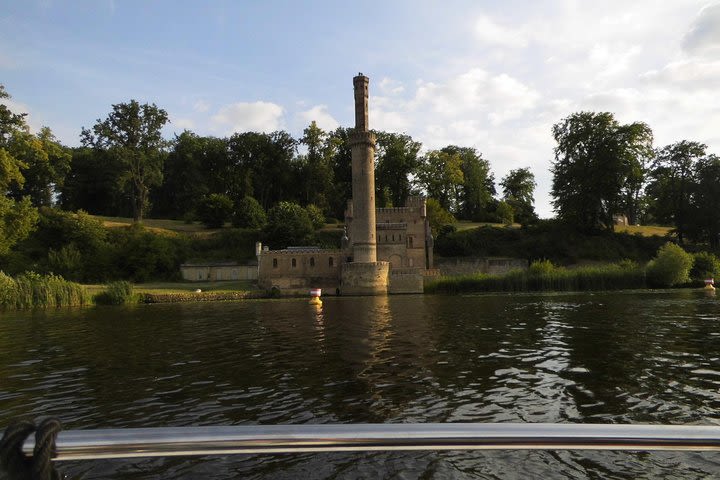 Wannsee Lake Private Boat Tour with Hotel Pick-Up from Berlin  image