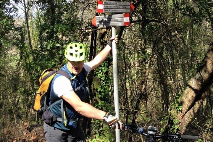 Taste & Bike around Todi, local guide and e-bike included image