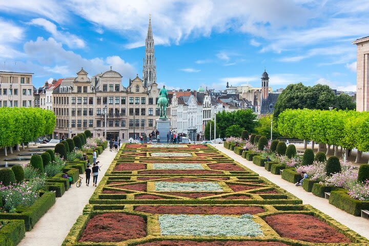 Surprising Brussels Self-Guided Urban Treasure Hunt Game in Brussels image