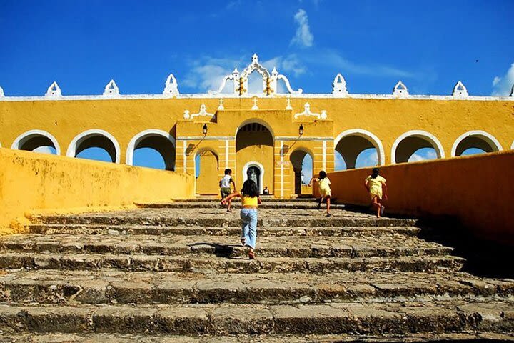 From Mérida: Private tour to Izamal City with a Carriage Ride image