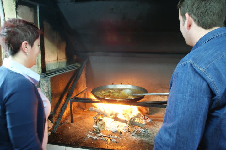 Sightseeing Tour and Paella Cooking Class in Valencia image