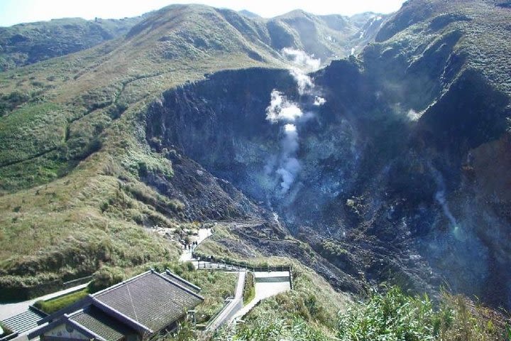 Yangmingshan National Park & Hot Spring Tour (afternoon ) image