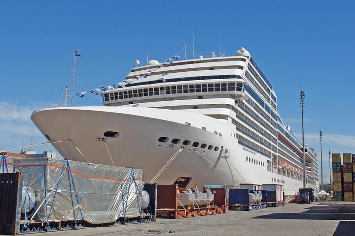 Private Transfer Hotel to Buenos Aires Cruise Terminal - One Way or Round Trip image