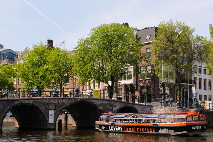 Semi-open Boat Cruise through Amsterdam image