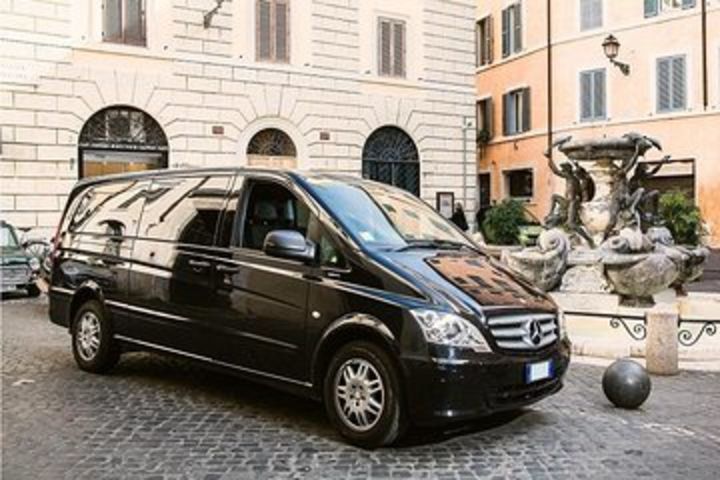 Private Night Transfer Rome Airports - City Center and vv image