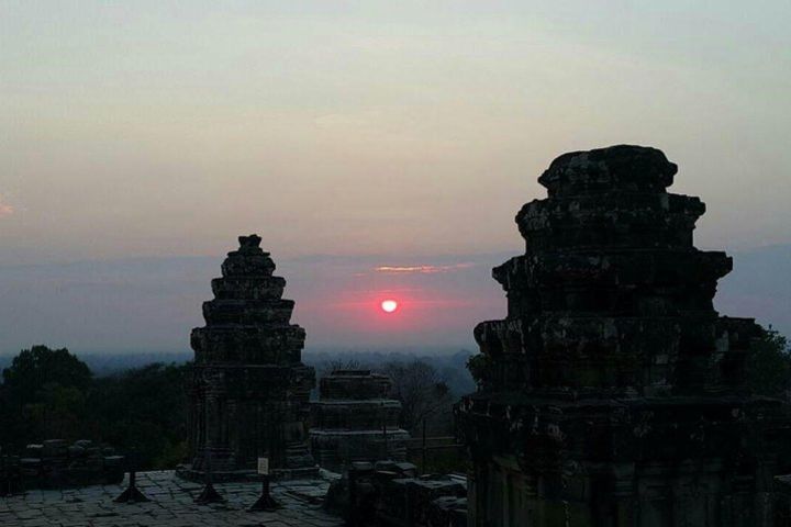 1-Day Amazing Angkor Wat Small Circuit Tour with Sunset image