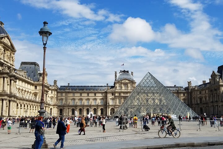 Louvre Masterpieces and Royal Palace Extended Private Tour image