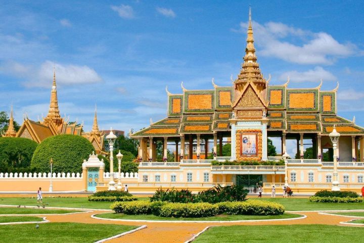 Phnom Penh City Tour with Silver Pagoda and Genocide Museum image