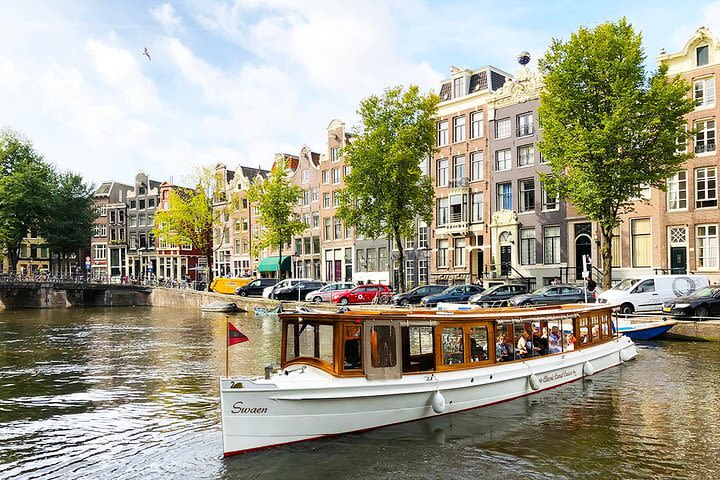 Small-Group Classic Canal Cruise on Salonboat in Amsterdam image