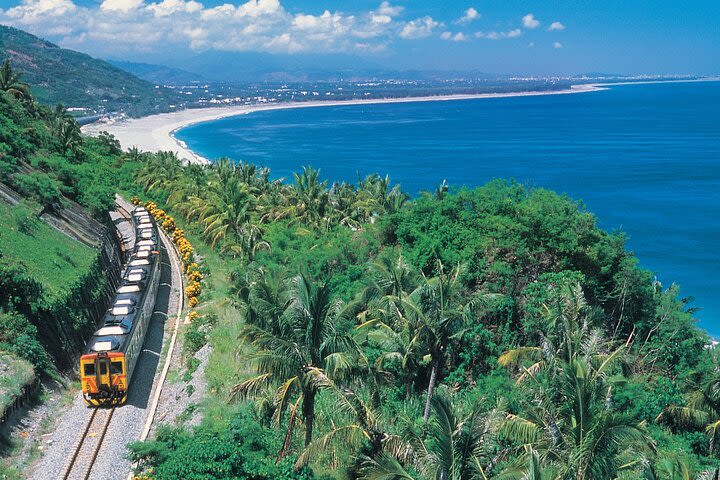 Taroko Gorge Day Tour from Taipei by Train image