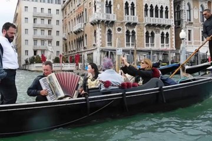 Private Gondola Ride with Serenade in Venice image