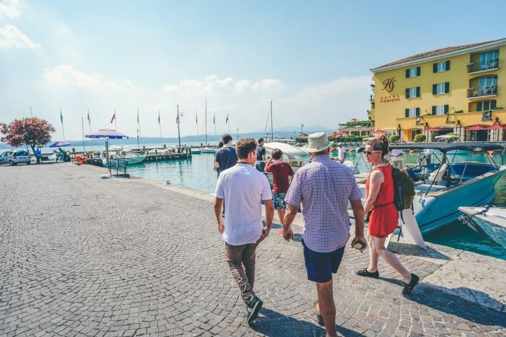 Sirmione Highlights Walking and Boat Tour image