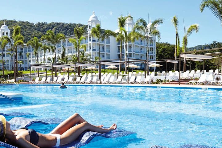 Private Shuttle Service To Hotels RIU Palace & RIU Guanacaste image