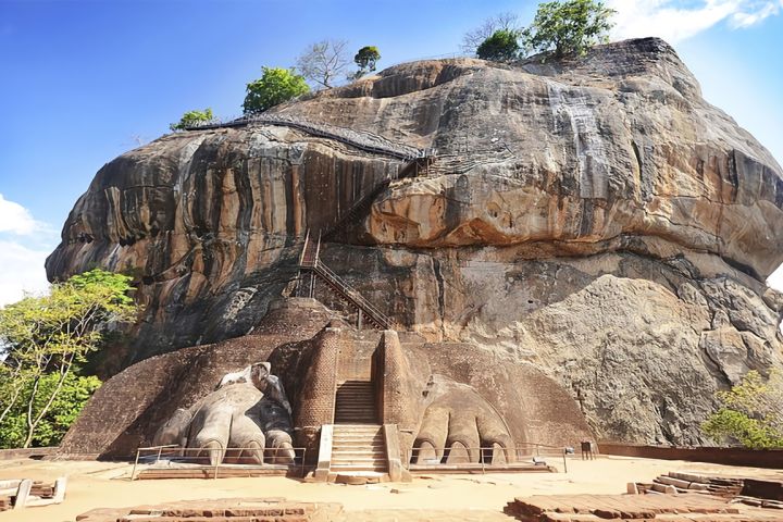 Private Day Tour to Sigiriya & Dambulla with Tickets image