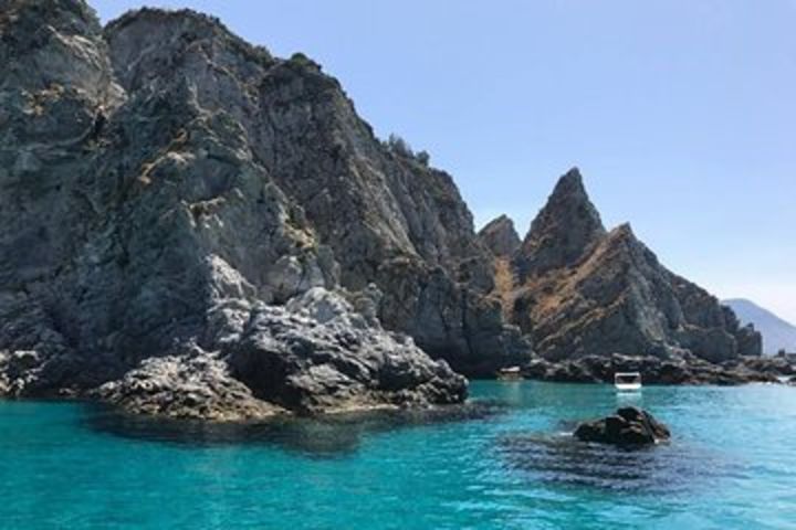 The best adventure on the COSTA DEGLI DEI - Snorkeling from Capo Vaticano to Tropea. image