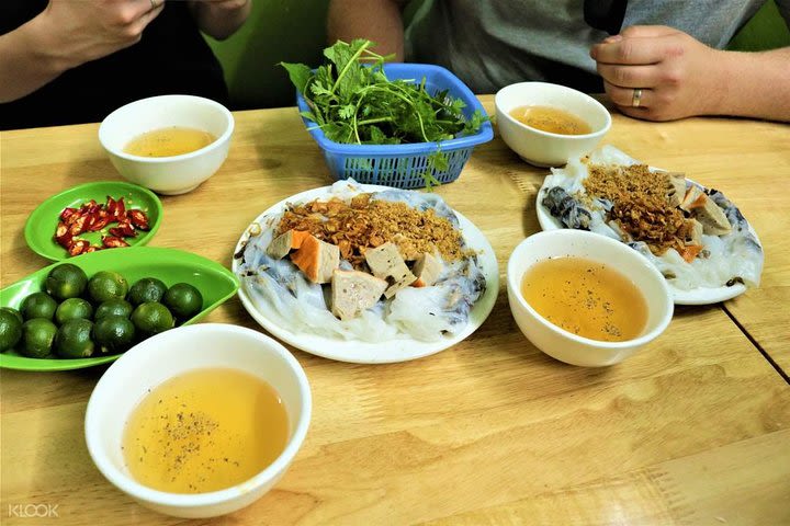 (Small Group) Hanoi Local Street Food Tour with a Real Foodie image